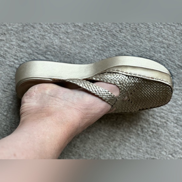 Stephane Kelian gold woven leather platform mules - Picture 8 of 9